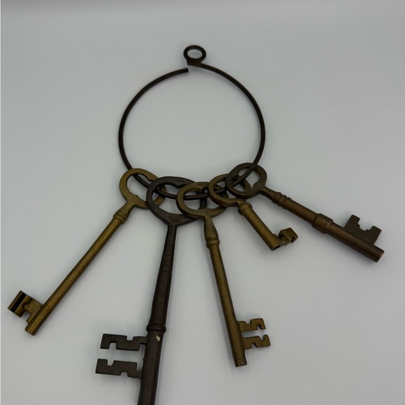 Vintage Other - Solid Brass Skeleton Keys on Brass Ring-Set Of 5 Decor Cottage Farmhouse